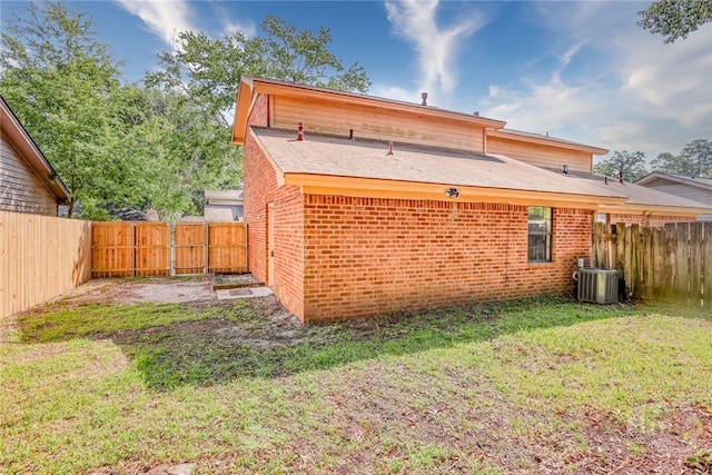 117 Fox Chase Rd, Savannah, GA 31406 - rear view of house with brick siding and a fenced backyard