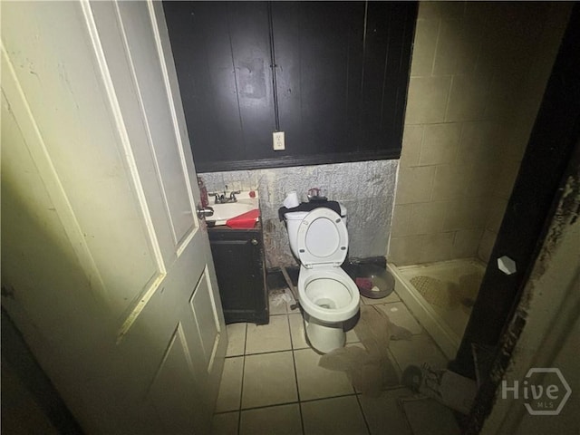 710 W 38th St, Savannah, GA 31415 - bathroom with tile patterned floors, a stall shower, and vanity
