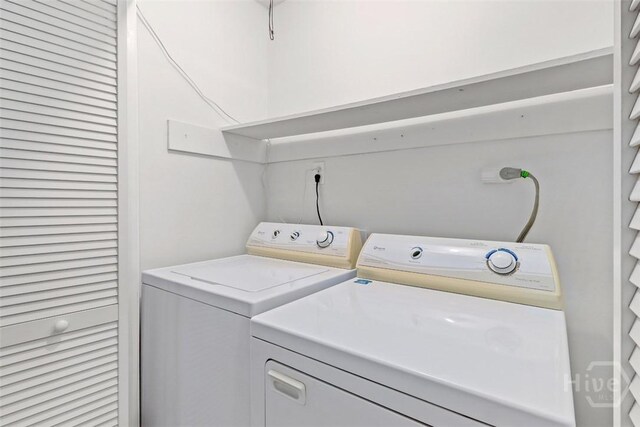 401 N Cromwell Rd Unit Q2, Savannah, GA 31410 - laundry area featuring washer and dryer