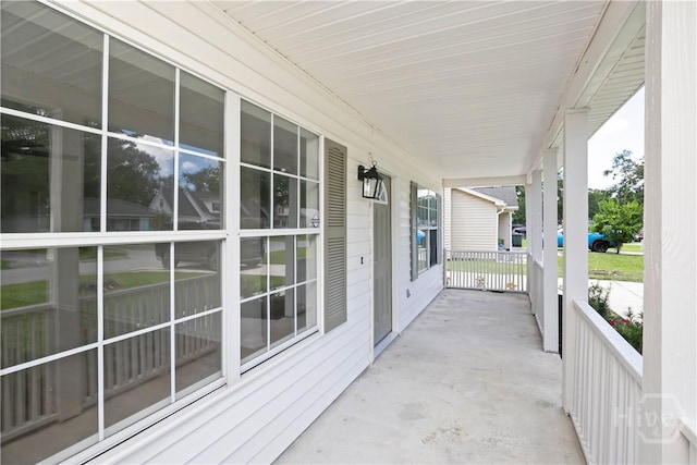 7231 Grant St, Savannah, GA 31406 - view of covered porch