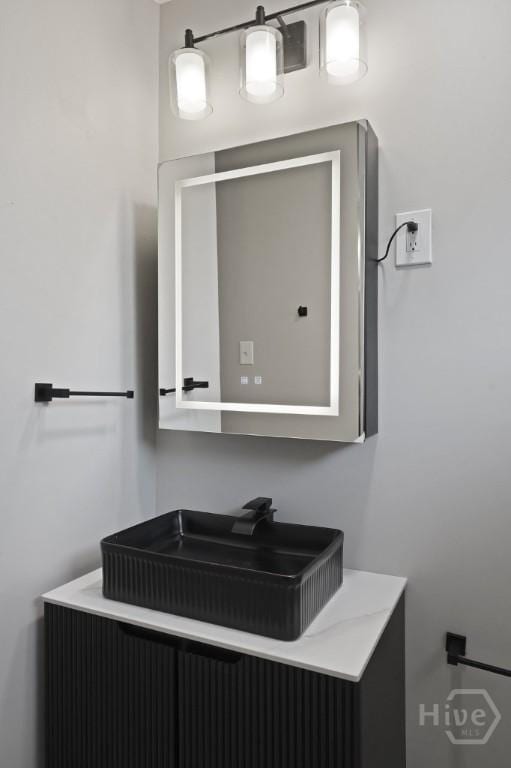 13 Hughes Ave, Savannah, GA 31406 - bathroom with vanity