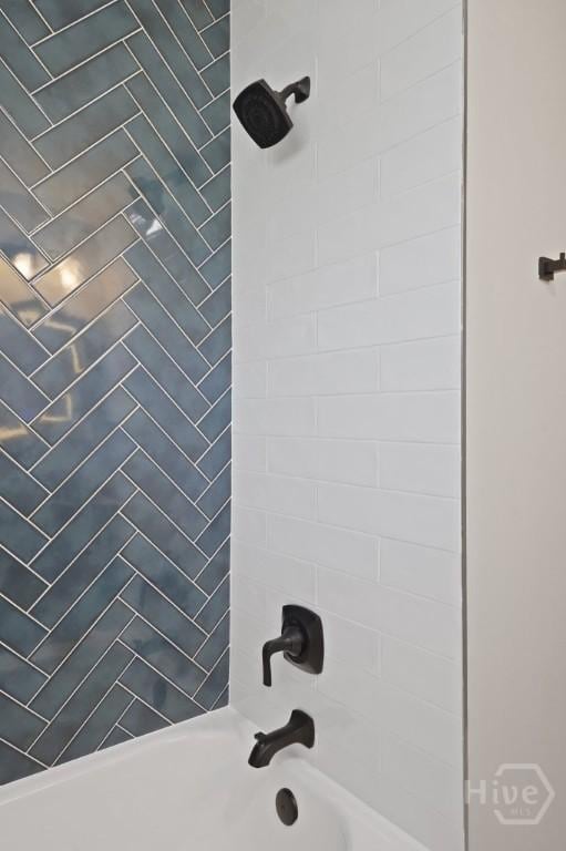 13 Hughes Ave, Savannah, GA 31406 - full bath with  shower combination