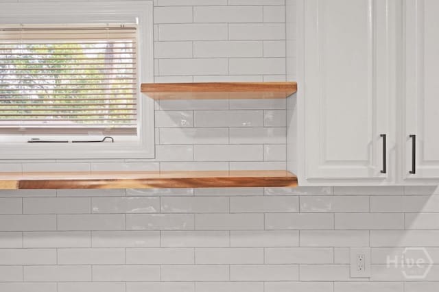 13 Hughes Ave, Savannah, GA 31406 - detailed view of tasteful backsplash