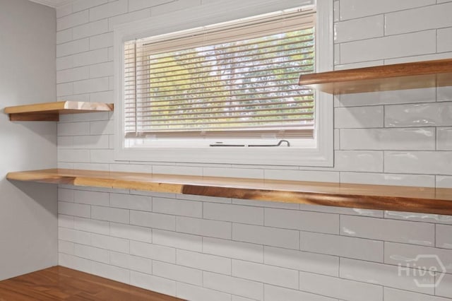 13 Hughes Ave, Savannah, GA 31406 - detailed view of tasteful backsplash