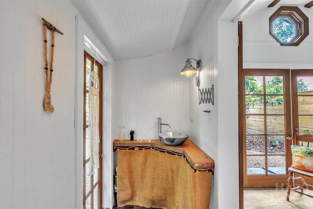 1226 E 50th St, Savannah, GA 31404 - entryway featuring plenty of natural light