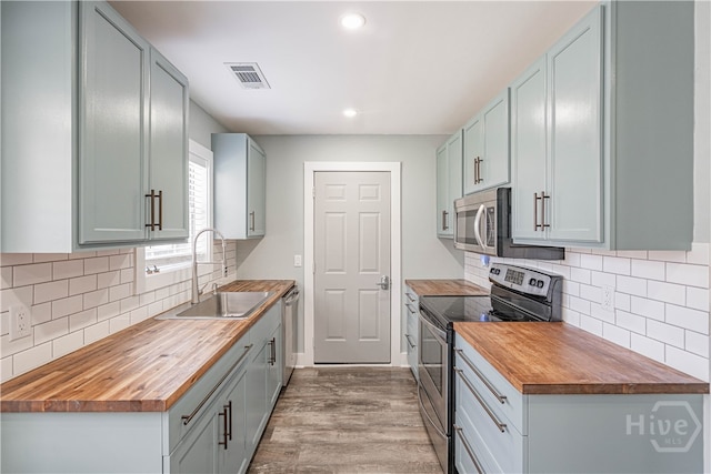 100 Live Oak Cir, Rincon, GA 31326 - kitchen featuring stainless steel appliances, butcher block countertops, light wood-type flooring, recessed lighting, and backsplash