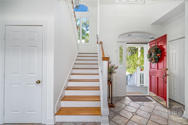 1 Hobcaw Ln, Savannah, GA 31411 - foyer entrance with stairs