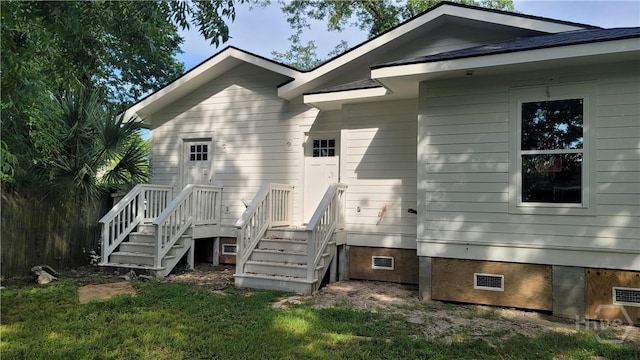 8-10 Mastick St, Savannah, GA 31404 - rear view of property with crawl space and a yard