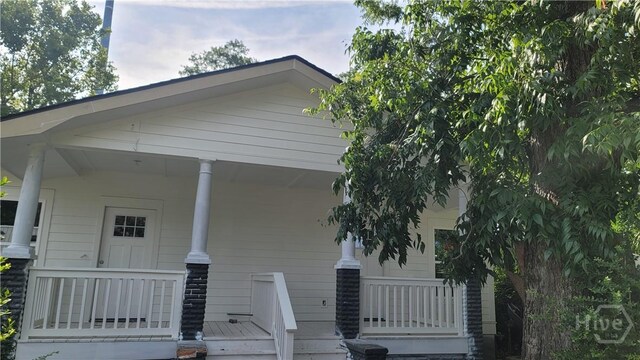 8-10 Mastick St, Savannah, GA 31404 - view of front of home featuring a porch