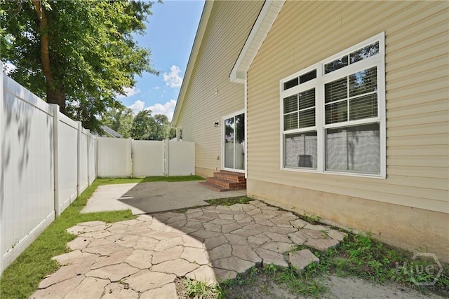 1226 Peacock Trl, Hinesville, GA 31313 - fenced backyard with entry steps and a patio