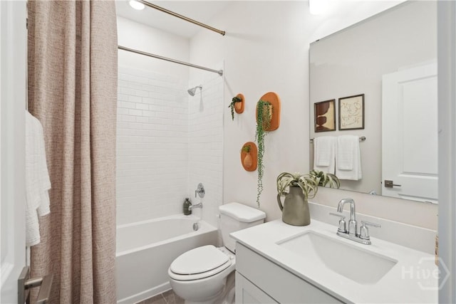 125 Mage St, Savannah, GA 31302 - full bath featuring shower / bath combo and vanity