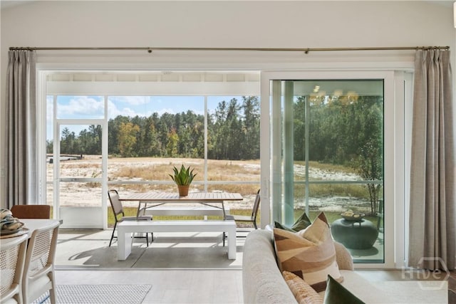 117 Mage St, Savannah, GA 31302 - view of sunroom / solarium
