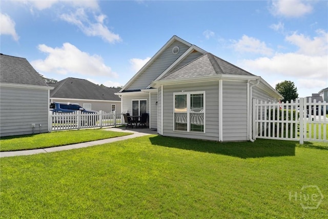 25 Savannah Ln, Richmond Hill, GA 31324 - back of property with a patio