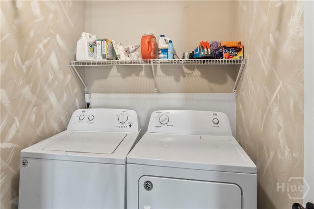65 Fabian Ln, Hinesville, GA 31313 - laundry room featuring independent washer and dryer