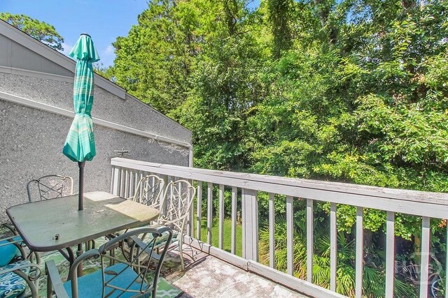 104 Shoals Dr Unit L8, Savannah, GA 31410 - balcony with outdoor dining area