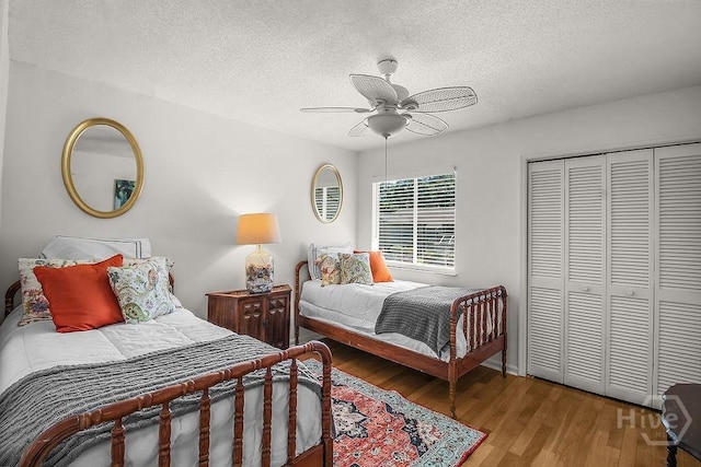104 Shoals Dr Unit L8, Savannah, GA 31410 - bedroom with wood finished floors, a textured ceiling, a closet, and a ceiling fan