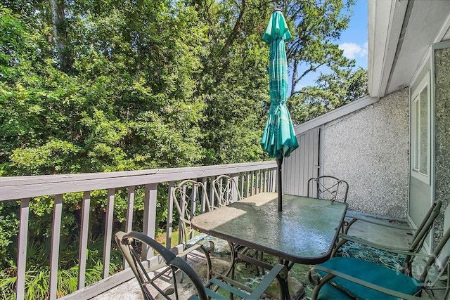 104 Shoals Dr Unit L8, Savannah, GA 31410 - balcony featuring outdoor dining area