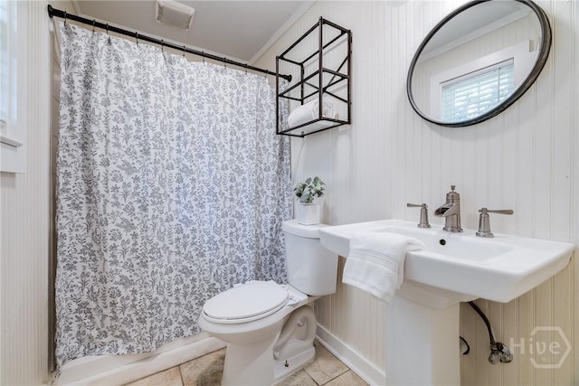 322 Suncrest Blvd, Savannah, GA 31410 - bathroom with curtained shower and tile patterned flooring