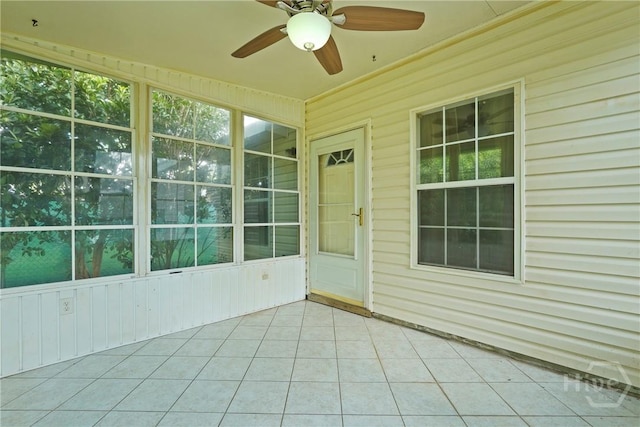 11 Gilliam Ave, Savannah, GA 31406 - unfurnished sunroom with a ceiling fan
