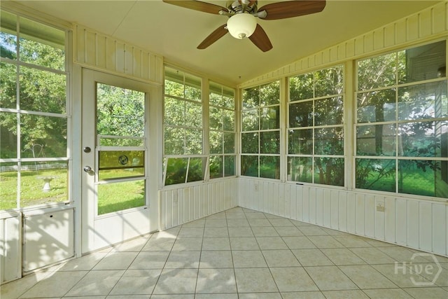 11 Gilliam Ave, Savannah, GA 31406 - unfurnished sunroom featuring a ceiling fan