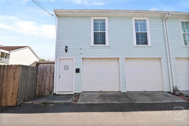 536 E Harris St, Savannah, GA 31401 - view of front of property featuring an attached garage
