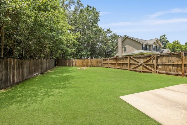 140 Kettle Creek Ln, Midway, GA 31320 - fenced backyard featuring a patio area