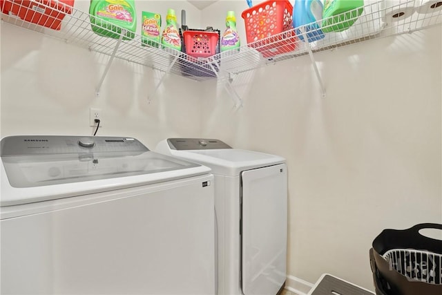 140 Kettle Creek Ln, Midway, GA 31320 - laundry area with separate washer and dryer and baseboards
