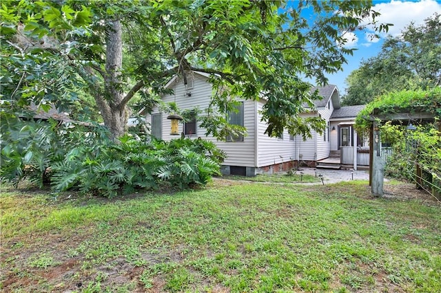 1507 E 49th St, Savannah, GA 31404 - view of grassy yard with a wooden deck