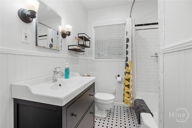 1424 E 53rd St, Savannah, GA 31404 - bathroom with vanity, wainscoting, and shower / tub combo