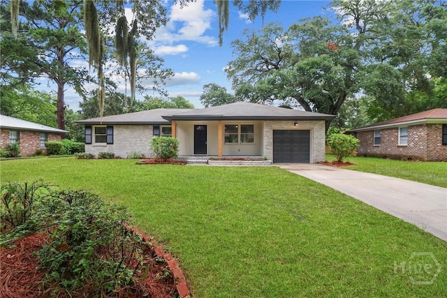 114 Paradise Dr, Savannah, GA 31406 - ranch-style home featuring a garage, driveway, and a front yard