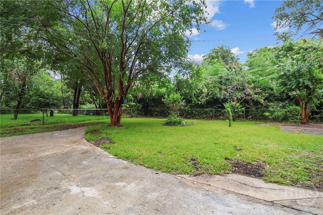 114 Paradise Dr, Savannah, GA 31406 - view of yard featuring a patio
