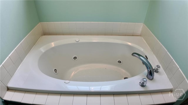 131 Brigham Dr, Richmond Hill, GA 31324 - full bathroom with a jetted tub