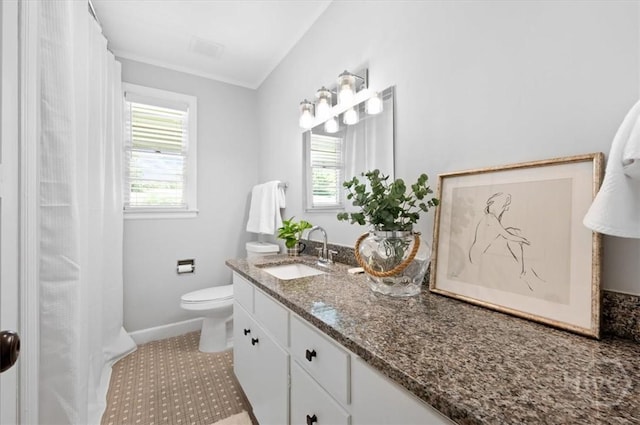 4611 Cumberland Dr, Savannah, GA 31405 - full bath featuring plenty of natural light and vanity