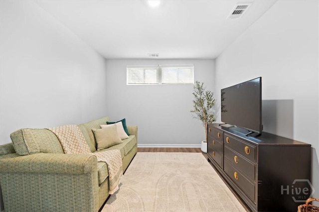 4611 Cumberland Dr, Savannah, GA 31405 - living room featuring wood finished floors and baseboards