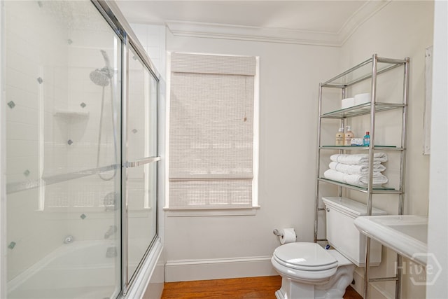 46 Cherry Laurel Ln, Richmond Hill, GA 31324 - full bath with bath / shower combo with glass door, crown molding, and wood finished floors