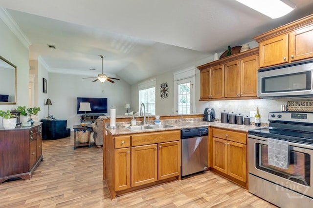 160 Wild Honey Ct, Richmond Hill, GA 31324 - kitchen featuring appliances with stainless steel finishes, a peninsula, light wood-type flooring, open floor plan, and lofted ceiling