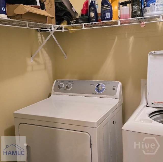 485 Lake Pamona Rd, Midway, GA 31320 - laundry room featuring washer and dryer