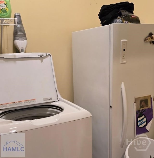 485 Lake Pamona Rd, Midway, GA 31320 - washroom with washer / dryer