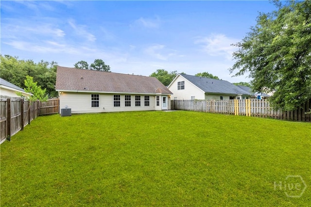 259 Laurel Hill Cir, Richmond Hill, GA 31324 - back of house featuring a fenced backyard