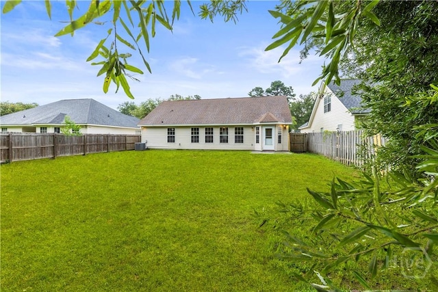 259 Laurel Hill Cir, Richmond Hill, GA 31324 - rear view of property featuring a fenced backyard