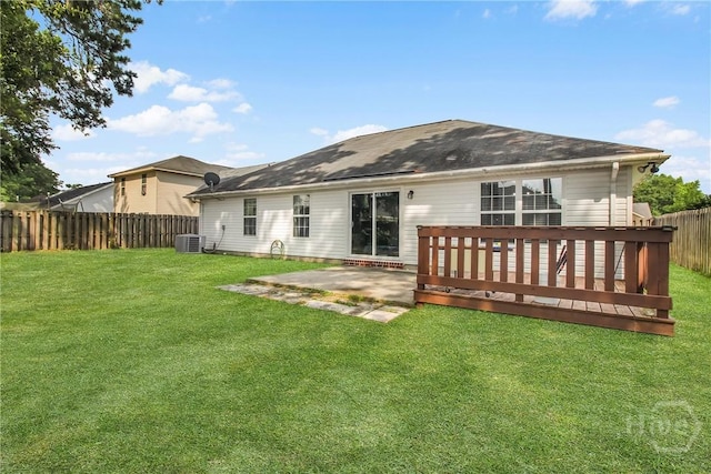 175 Salt Landing Cir, Savannah, GA 31405 - back of property with a fenced backyard and a patio area