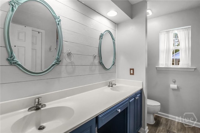 175 Salt Landing Cir, Savannah, GA 31405 - full bath featuring double vanity and wood finished floors