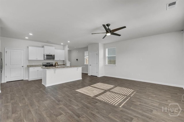 338 Wedge Cir, Richmond Hill, GA 31324 - kitchen featuring appliances with stainless steel finishes, dark wood finished floors, a center island with sink, and recessed lighting