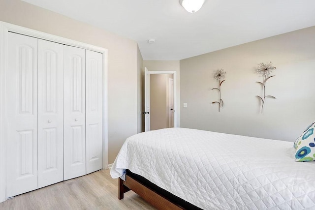 208 Chippingwood Cir, Pooler, GA 31322 - bedroom featuring light wood-style flooring and a closet