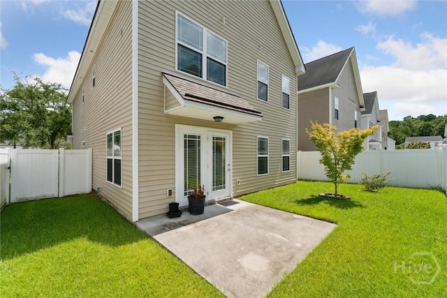 205 Summer Hill Ct, Richmond Hill, GA 31324 - rear view of property featuring a patio area and a fenced backyard