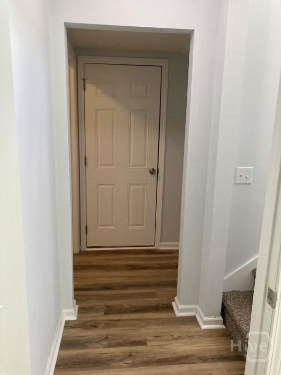 129 Ridgewood Cir, Rincon, GA 31326 - hallway with wood finished floors and baseboards
