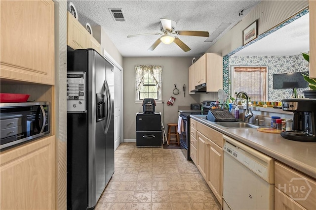 675 Foxwood Cir, Jesup, GA 31545 - kitchen featuring stainless steel appliances, light brown cabinetry, ceiling fan, under cabinet range hood, and a textured ceiling