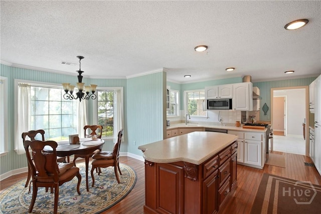 245 Youmans Rd, Midway, GA 31320 - kitchen with stainless steel appliances, crown molding, light countertops, a textured ceiling, and a chandelier