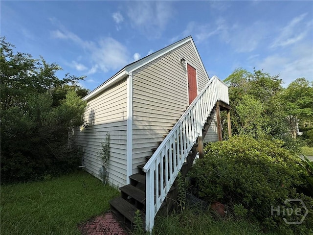 8 Fairgreen St, Savannah, GA 31407 - view of side of home with stairway