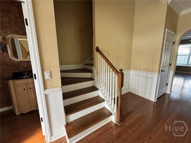 8 Fairgreen St, Savannah, GA 31407 - stairway with arched walkways, wood finished floors, ornamental molding, and wainscoting